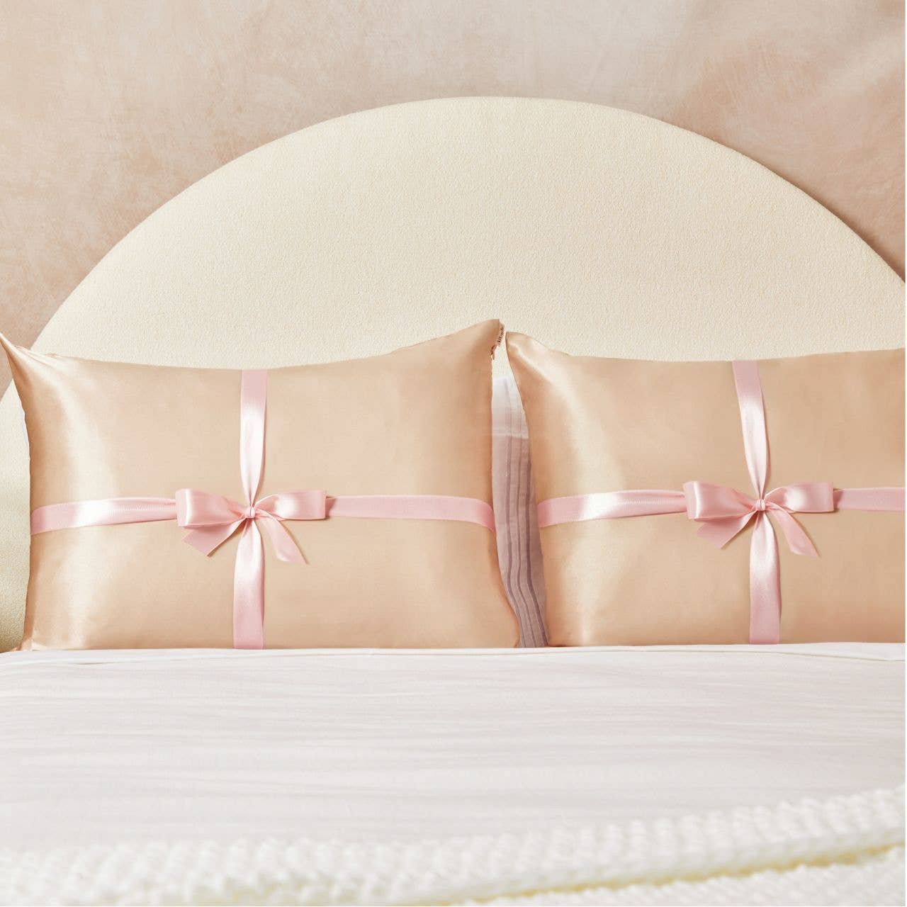 Kitsch Holiday Standard Pillowcase 2pc - Champagne